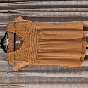 NWT Womens Size Large Hint of Mint Flutter Sleeve Pleated Gold Top